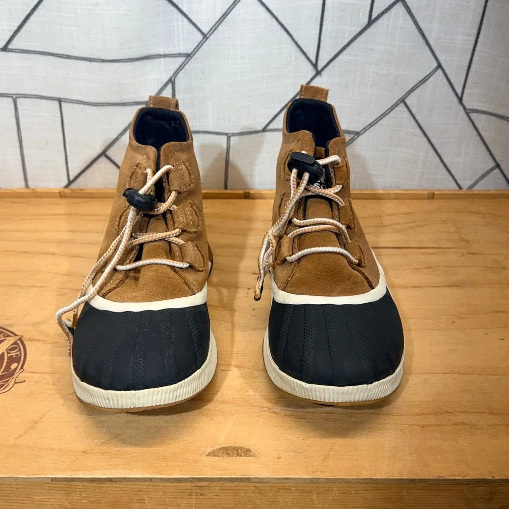 Sorel Out N About III Classic‎ Duck Boots Size 4 Tan Waterproof Suede NY4564-224